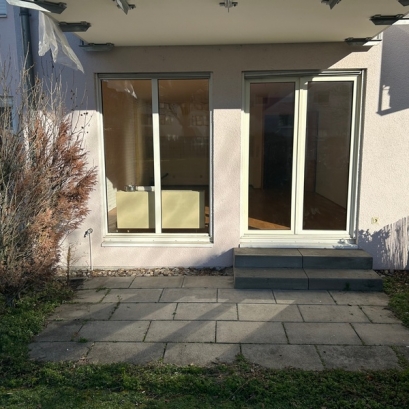 Appartement F1 avec terrasse, place de parking en souterrain à Kehl