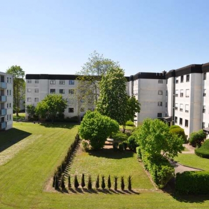 Großzügige 3 bis 4 Zimmer Wohnung mit Balkon und Garagenstellplatz in Kehl