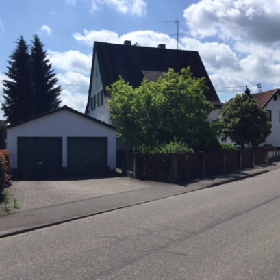 Solides Wohnhaus mit rückwertigem Garten in Neuried