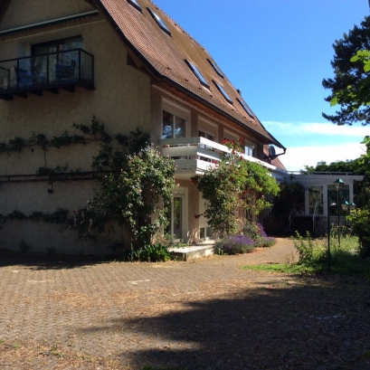 Renovierungbedürftiges Gebäude mit viel Grundstück in 77866 Rheinau