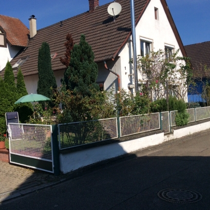 Kehl-Goldscheuer : Häuschen (Teileigentum ) 5 Zimmer mit Garten