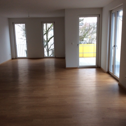 Neuwertige 4 Zimmer Wohnung mit 2 Bäder und Balkon.Kehl Stadtmitte