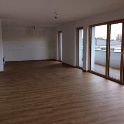 Hochwertige und helle 4 Zimmer-Penthouse mit 2 Bäder und EBK , Kehl Stadtmitte
